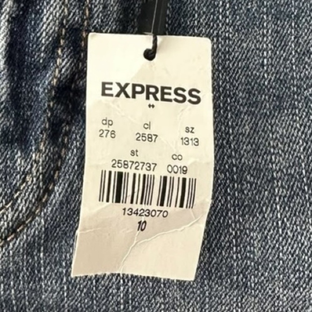 NWT Size 10 Express Women's Distressed Denim Shorts - Blue - Picture 2 of 3